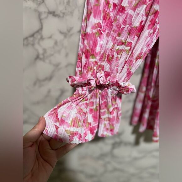 Vince Camuto Pleated Mesh Peasant Blouse - Picture 4 of 12